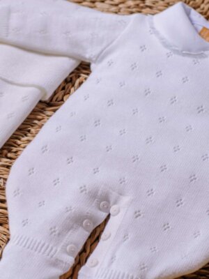 Saída Maternidade (5 Peças) – Macacão Tricô Premium + Body + Manta + Luva + Gorro - Branco